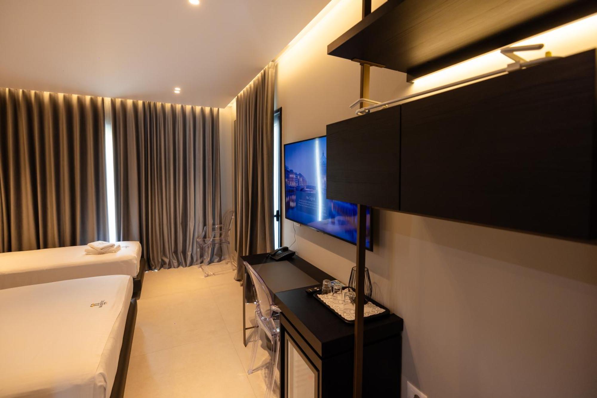 Hotel Majestic Radhimë Extérieur photo